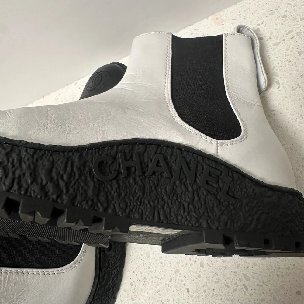 Chanel Calfskin Cap Toe CC Ankle Boots 37 White Black